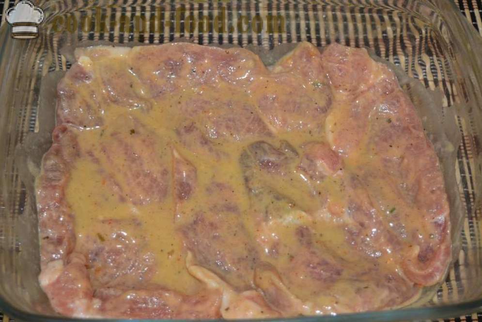 Wieprzowe pieczone w piekarniku z pieczarkami i serem - jak pieczeń wieprzowa w piekarniku, z krok po kroku przepis zdjęć