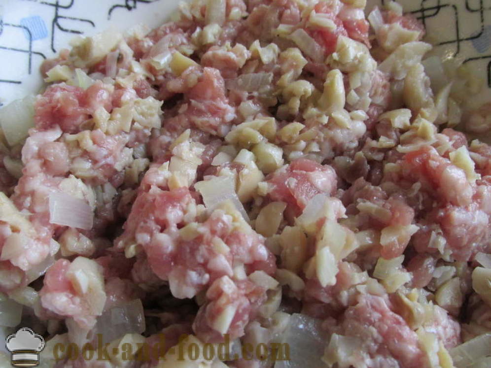Faszerowane papryki z mięsem i grzybami - jak gotować nadziewane papryki, krok po kroku przepis zdjęć