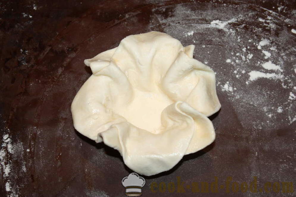 Róże ciasto francuskie nadziewane - jak zrobić róże z ciasta francuskiego z gruszką i dyni, z krok po kroku przepis zdjęć