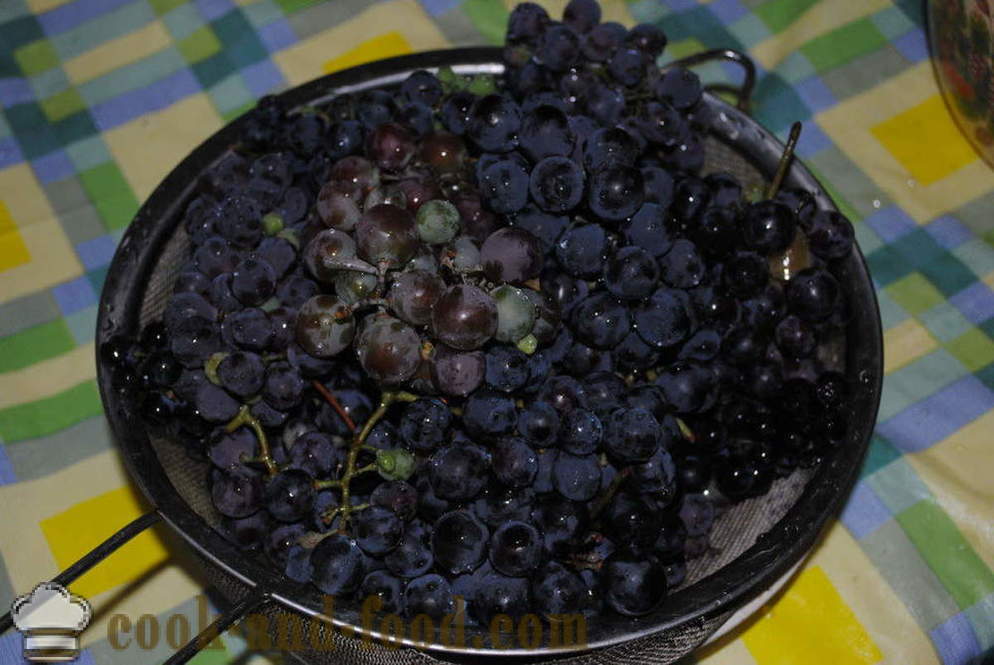 Domowej roboty deser z orzechami i soku winogronowego, jak szybko przygotować domowe desery czurczchela, prosty przepis ze zdjęciem