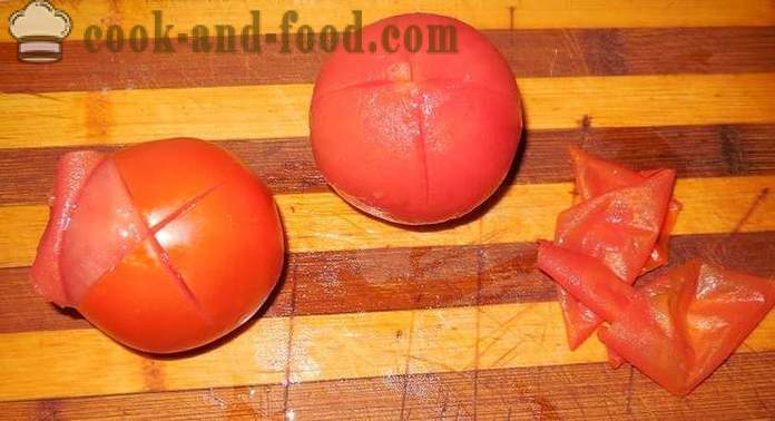 Szybkie solonych pomidorów z czosnkiem i ziołami na patelni - Przepis na marynowanych pomidorów, ze zdjęciami
