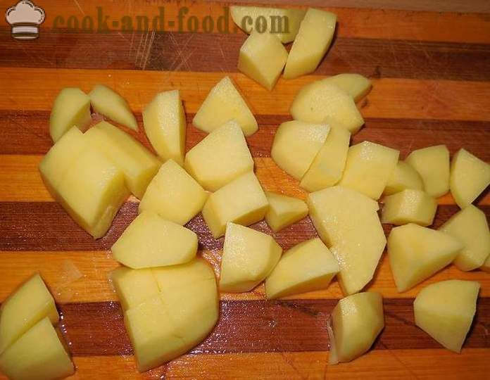 Gulasz warzywny z cukinii, kapustą i ziemniakami w multivarka - jak gotować gulasz warzywny - przepis krok po kroku, ze zdjęciami