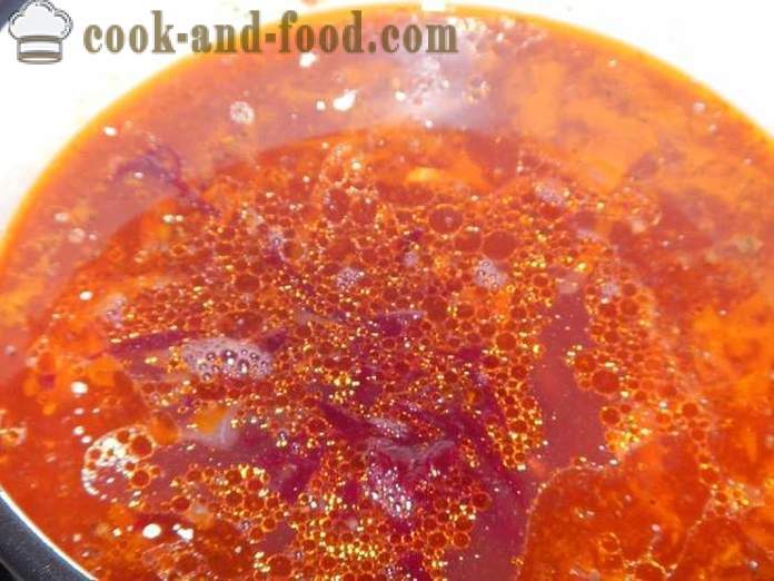 Klasyczny czerwony barszcz z buraków i mięsa - jak gotować zupę - krok po kroku przepis ze zdjęciem ukraińskiego barszczu