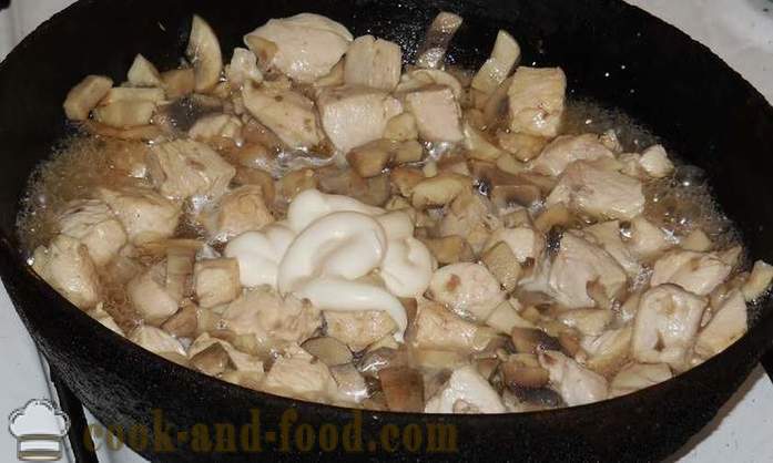 Kurczak duszony z grzybami i jak gotować gulasz z kurczaka - krok po kroku przepis zdjęć