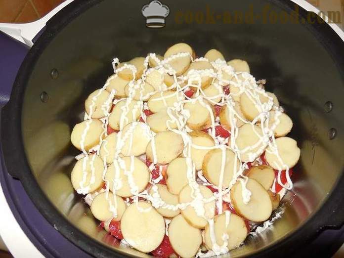 Zapiekanka warzywna z pieczarkami i ziemniakami w multivarka - jak gotować Garnek roślinnego - przepis ze zdjęciem - krok po kroku