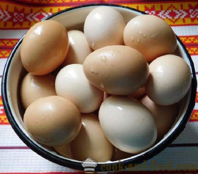 Jak malować jajka w skórek cebuli wzorkiem lub jednorodnie - przepis ze zdjęciem - krok po prawidłowym kolorem skórki cebuli jaja