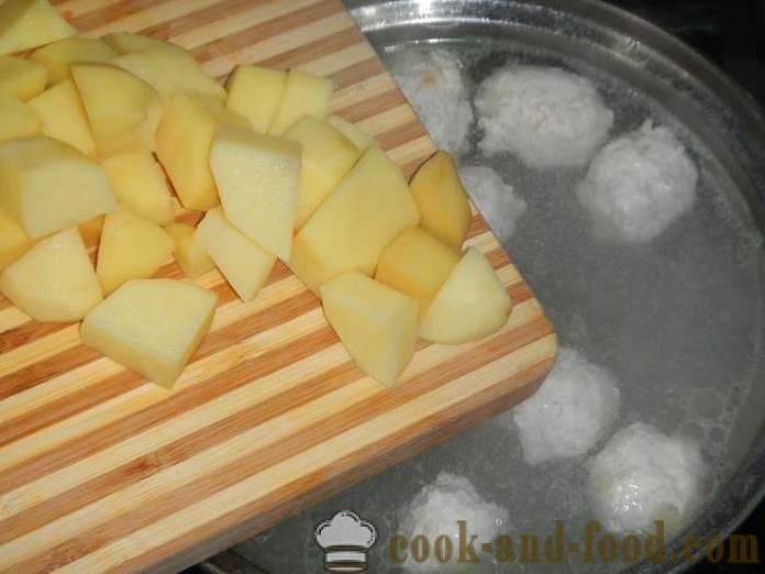Pyszna zupa z klopsikami i makaronem - krok po kroku przepis ze zdjęciami jak gotować zupy z klopsikami