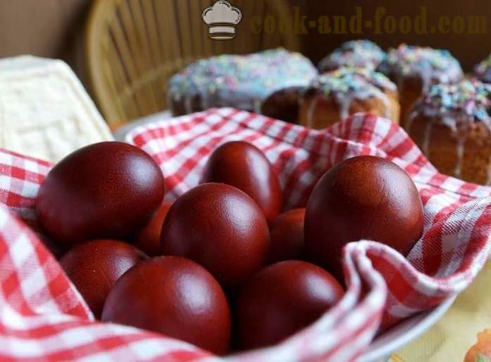Pisanki barwione łuski cebuli - Jak pomalować jajka skórki cebuli, prostych sposobów malowania Wielkanoc.