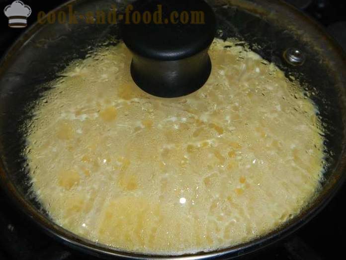 Pyszne omlet powietrze z kwaśną śmietaną na patelni - jak gotować jajecznicę z serem, przepis krok po kroku ze zdjęciami.