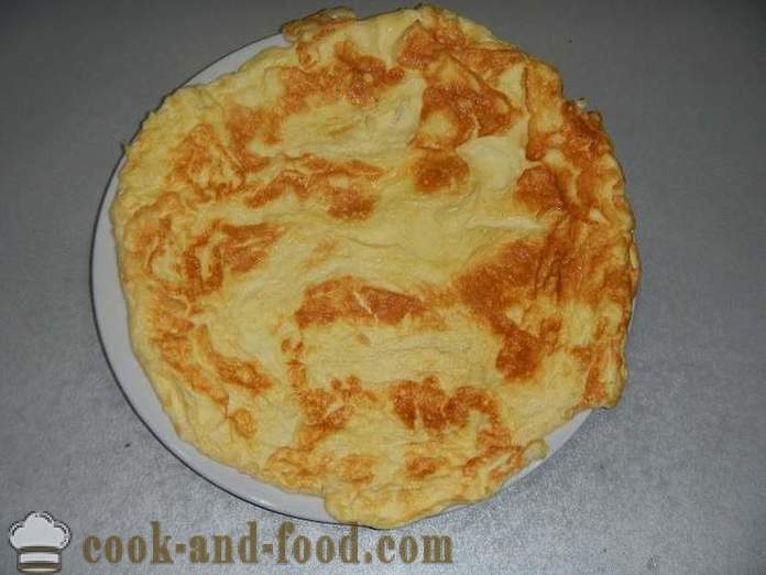 Rolka omlet z twarogiem i jesiotra - jak gotować omletny rolki z nadzieniem, krok po kroku przepis ze zdjęciem.