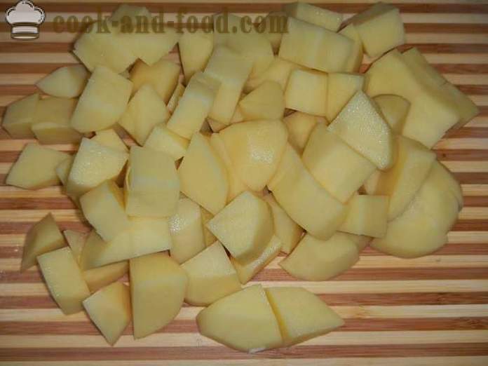 Gulaszu roślinnych z ziemniaków i kapusty w multivarka, garnka lub patelni. Przepis jak zrobić gulasz warzywny - krok po kroku ze zdjęciami.