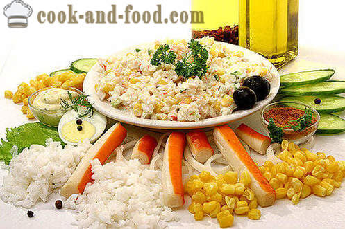 Crab salad - przepis na klasyczny i prosty, ze zdjęciami. Jak gotować pyszne kraba sałatkę z kukurydzy, ryżu i ogórka