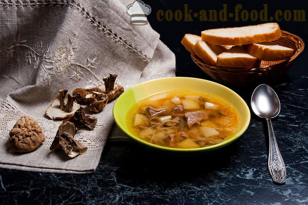 Przepis na zupa grzybowa z pieczarkami i makaronem - przepisy kulinarne wideo w domu